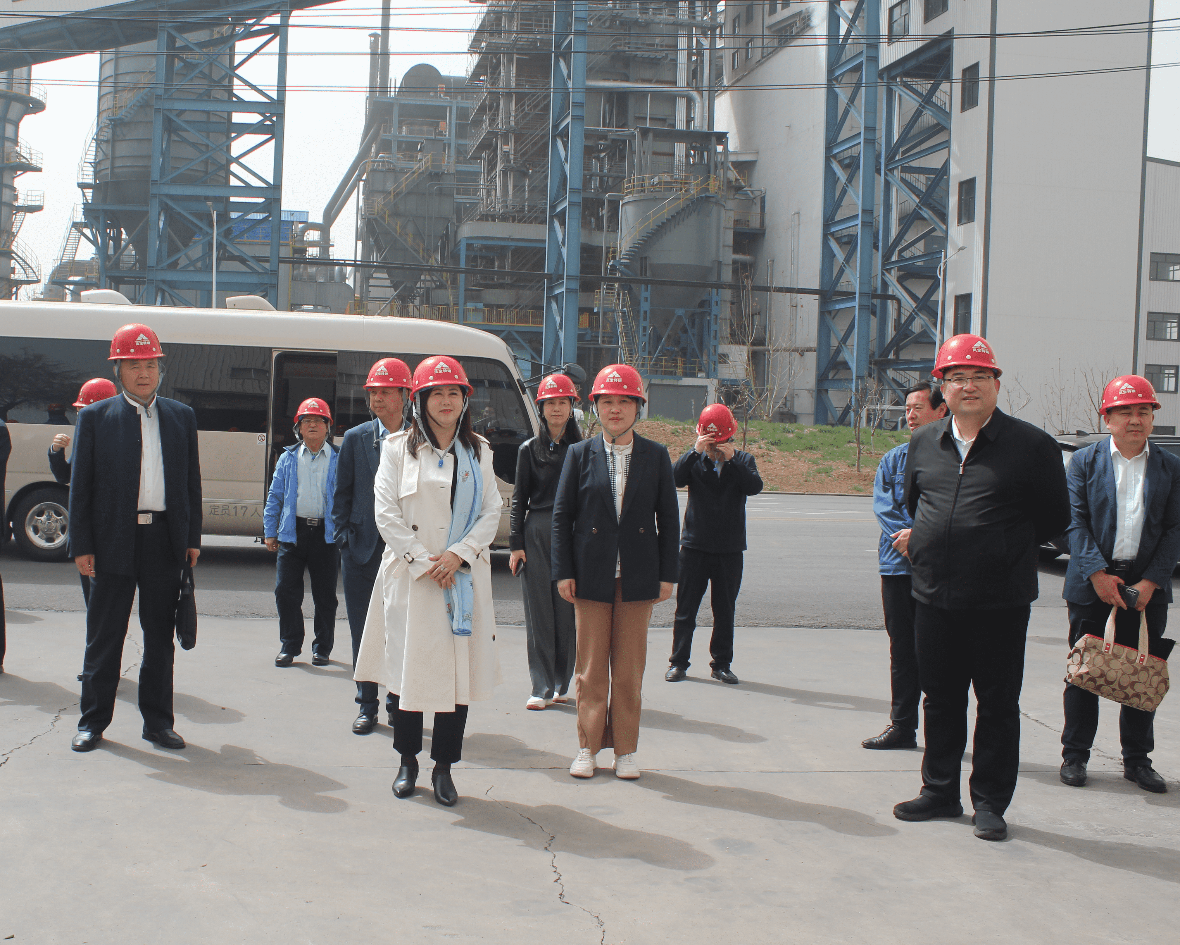 珠海华科大校友会考察团莅临乐动登陆官网集团考察